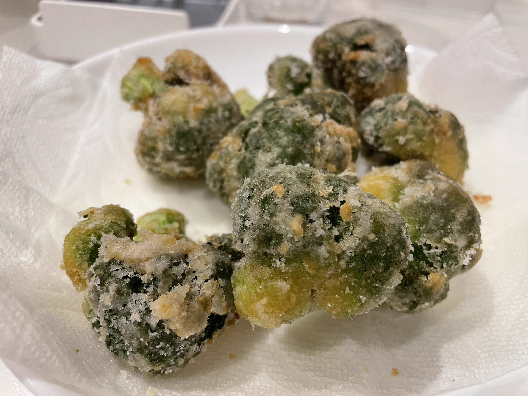 リュウジおにいさんのブロッコリーの唐揚げめっちゃ美味かった😋
茹でるのちょっとニガテだったし残ったやつ次の日にイタリアンオムレツみたいにしてたけど、夕ご飯でちょっと残っても夜食でつまんじゃう🤣
マヨネーズもムダに使わなくて良いしサイコー🤩  