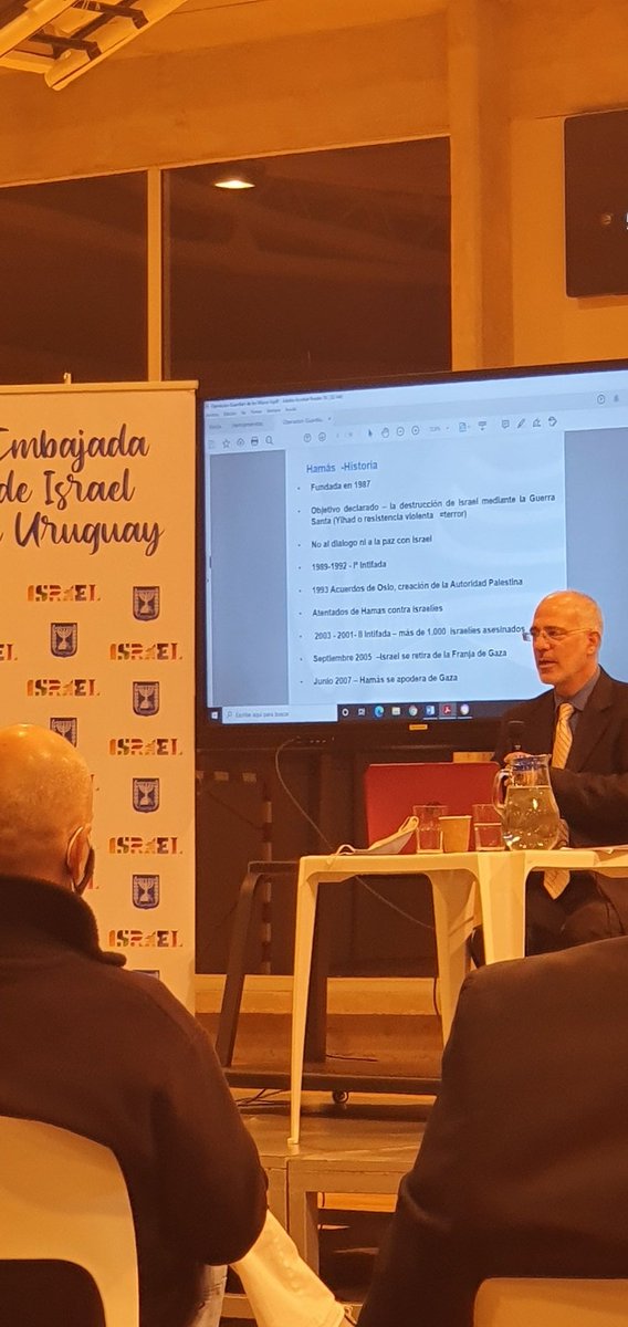 Sanabria2021's tweet photo. Excelente disertación del Excmo. Embajador de @IsraelinUruguay @MagenYoed hace minutos en #PuntadelEste .
#CIPEMU siempre organizando actividades para de primera mano estar informado.
#israel #israelbajoataque https://t.co/WyOFufDWSO