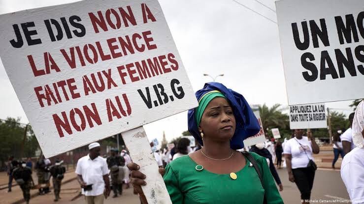 JEDENONCE13's tweet photo. Que dit la #loi sur les #violences #sexuelles en @RDC? Les #victimes s’interrogent....... @labouchefine @HDIAKIESE @AnnieBAMBE2 @kaninda_mc @CesarineKhonde @maguy_mbuku @SSefinrams67 @GiseleNdayaL @JeanineMabunda @Eka55066593 https://t.co/AKK0fqkeQg