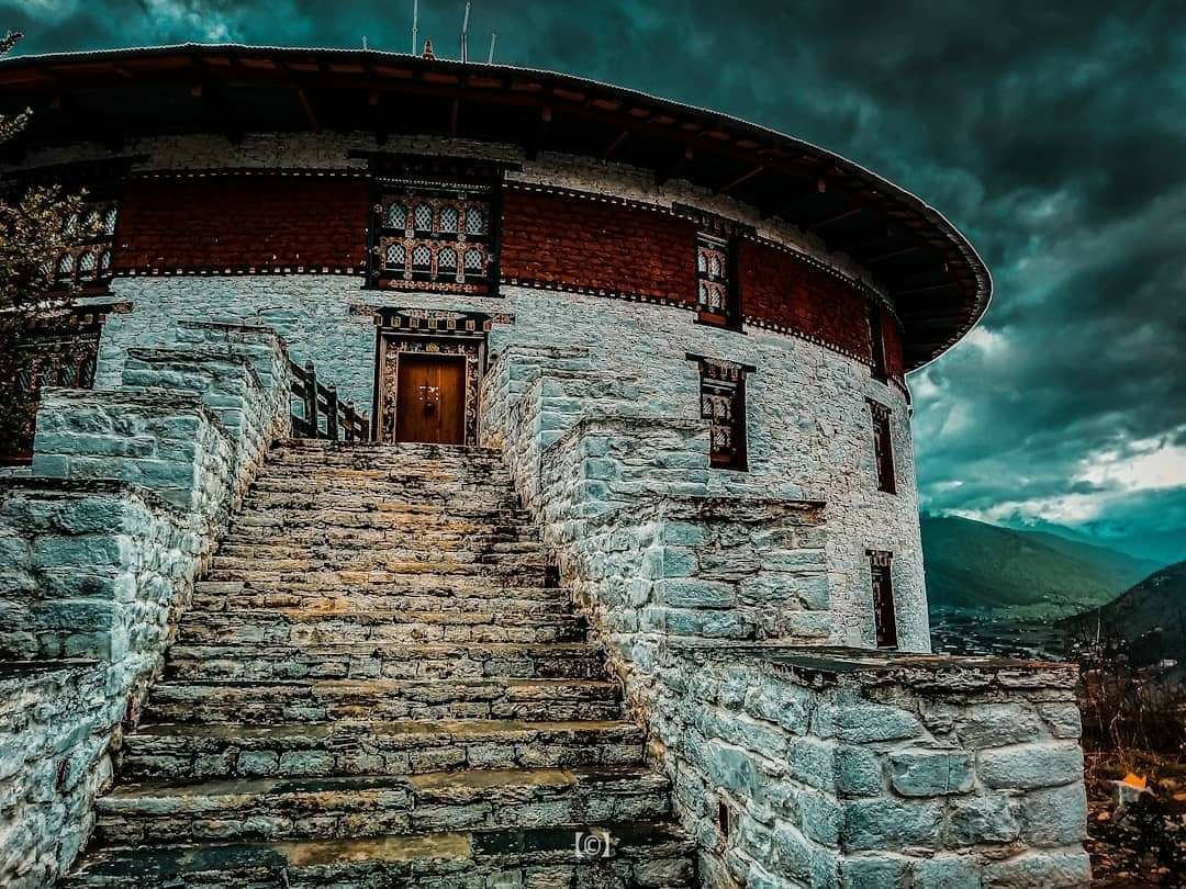 #National_Museum_Paro

📷funwithlens

#nationalmuseum #paro #watchtower #heavenlybhutan #bhutan #traditionalculturepreservation #paintingmasterpieces #bronzestatues #happinessisaplace #savetourism