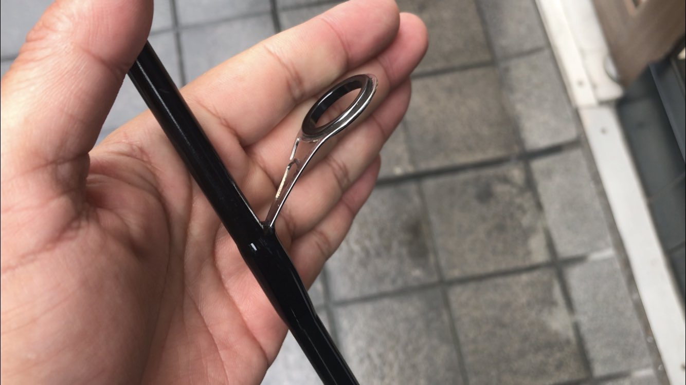 はやと はやとちゃんねる ダイソーにふらっと行ったら やばいもん売ってた ルアーロッド 1000円 2ピース 6 ft 210cm ルアーウェイト7 14g ライン4 10lb 1 18 4 53kg 1 2 5号相当 バス 根魚 小型回遊魚など まじか これ持ってサバ アジ