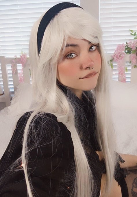 Totally accurate 2B cosplay https://t.co/0B34EJbykf