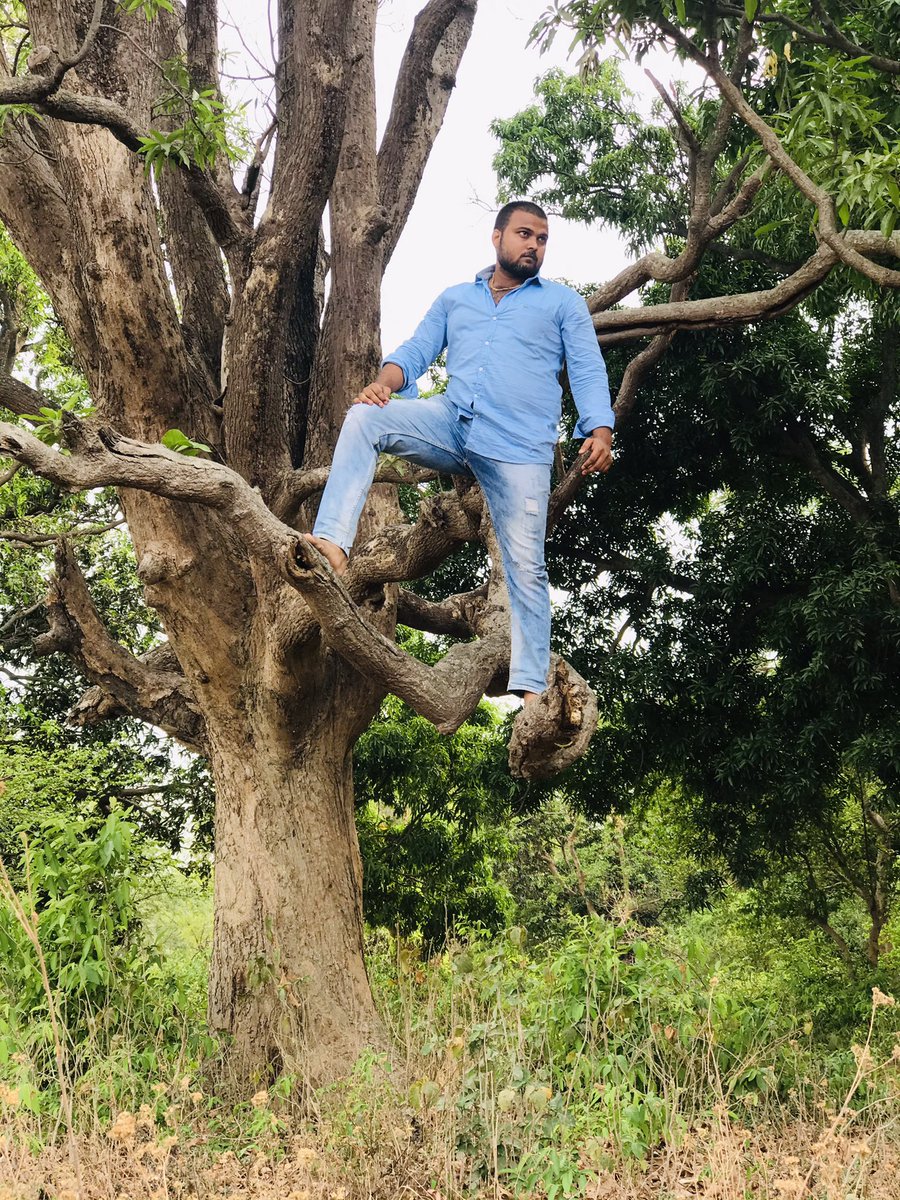 SJChaurasiya's tweet photo. गाँव का सुख । गाँव की मस्ती ।लाक्डाउन में फुल्ल टाइम पास । #enjoyment #GAON #desh #mongotree #khet #farm #farming https://t.co/MC9iDaLeiu