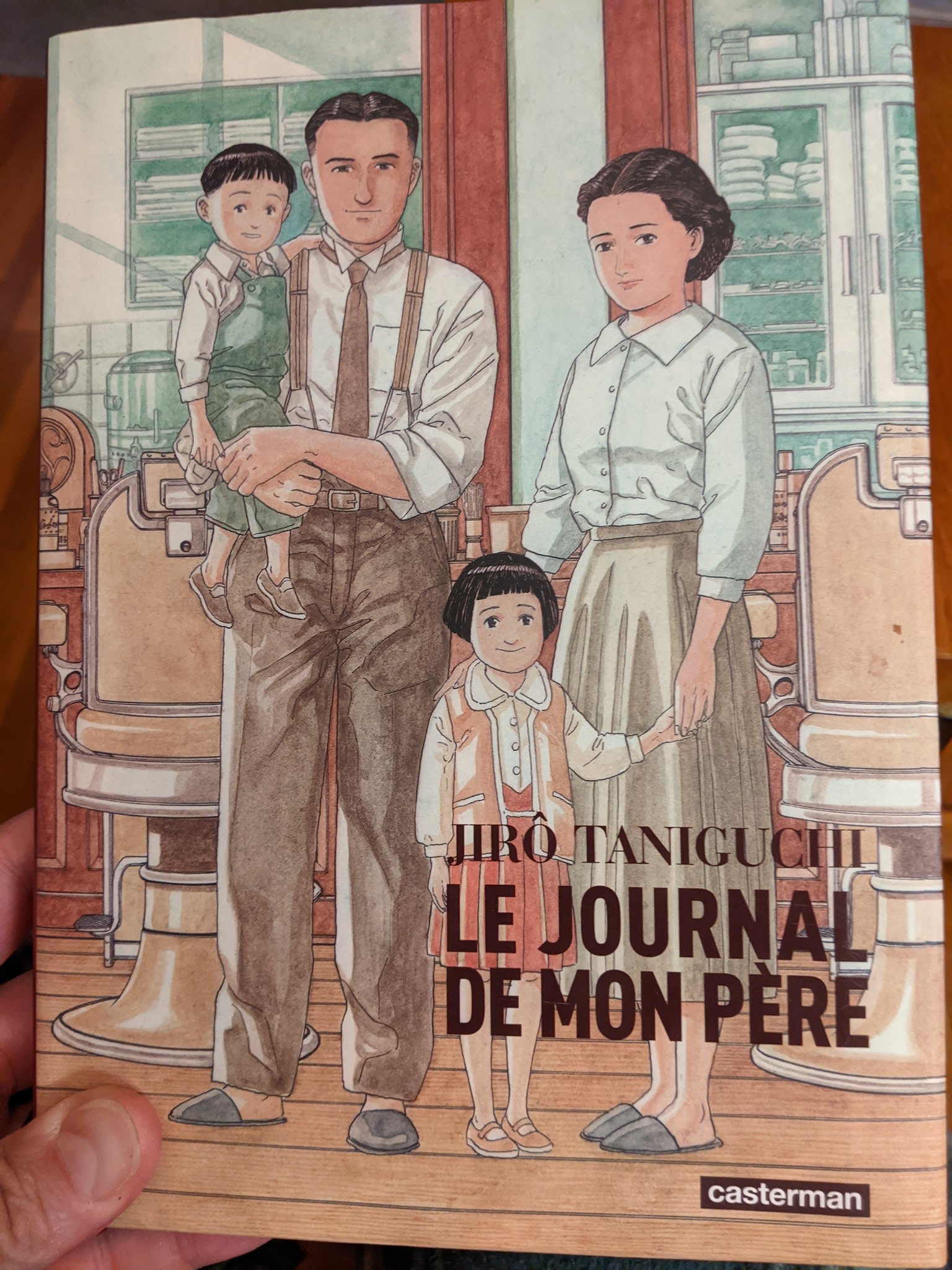 Deb Aoki on Twitter: "@ben_towle I picked up collection Jiro Taniguchi stories just about pets, mostly dogs on my last trip to France. Tear-jerkers them all! https://t.co/KNhuN0ZWdJ https://t.co/JOkTfZQccx" / Twitter