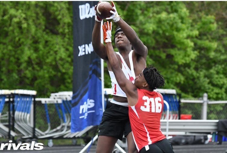 JahideJr's tweet image. A freshman at rivals invitational camp doing this..... let that sink in !!