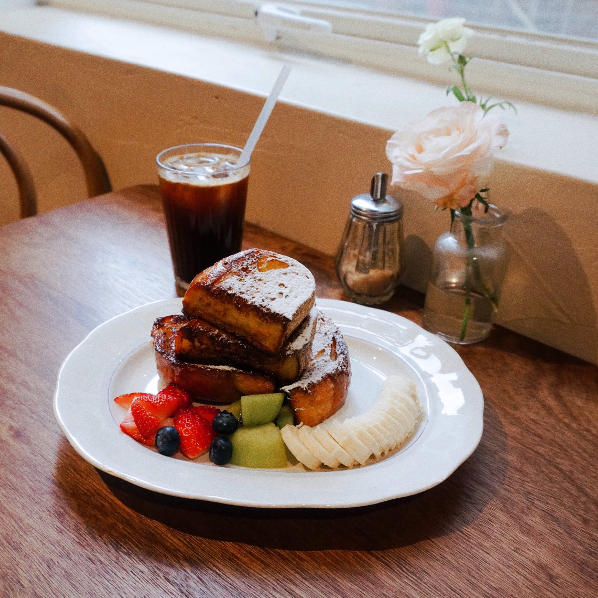 list_yang's tweet image. [ 부산 전포 ] 오디너리플라워카페
부산에 있는 원데이 클래스 강사님이 추천해주셔서 방문 했다. 웨이팅은 있지만 기다리는 보람이 있다. 진짜 인생 프렌치 토스트다. 겉바속촉에 풍미가 대박적. 맛도 있고 인테리어도 예쁘고 꽃향기가 좋다. 다른 브런치 메뉴도 있다.