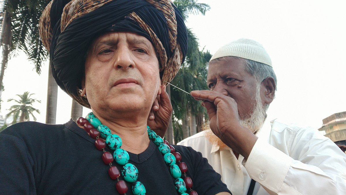 firozeshakir's tweet photo. Life before the #pandemic missing the #earcleaners of #bandratalao https://t.co/PB9zJ4BT51