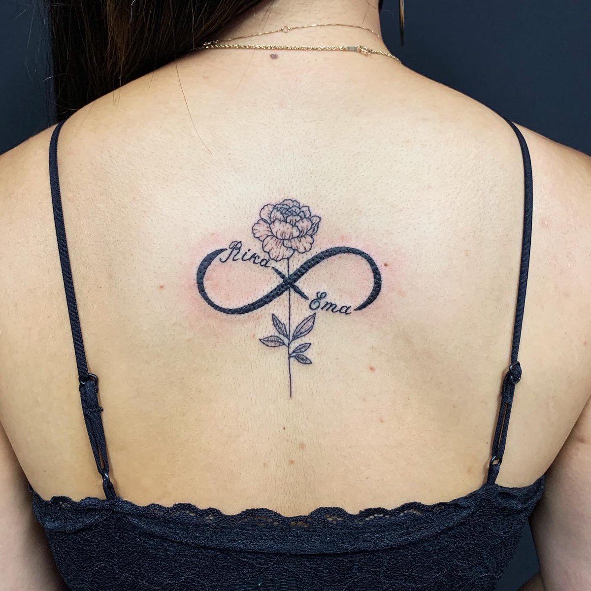 horiyu_official's tweet photo. 花とインフィニティと子供の名前で十字架を作ったタトゥー

#infinitytattoo #flowertattoo  #crosstattoo 
 #刺青 #irezumi #wabori #タトゥー #tattoo #前橋彫ゆう #初代彫ゆう #彫ゆう #horiyu #墨鎧文身 #インクアーマータトゥー #inkarmortattoo https://t.co/LDLu02AdbI