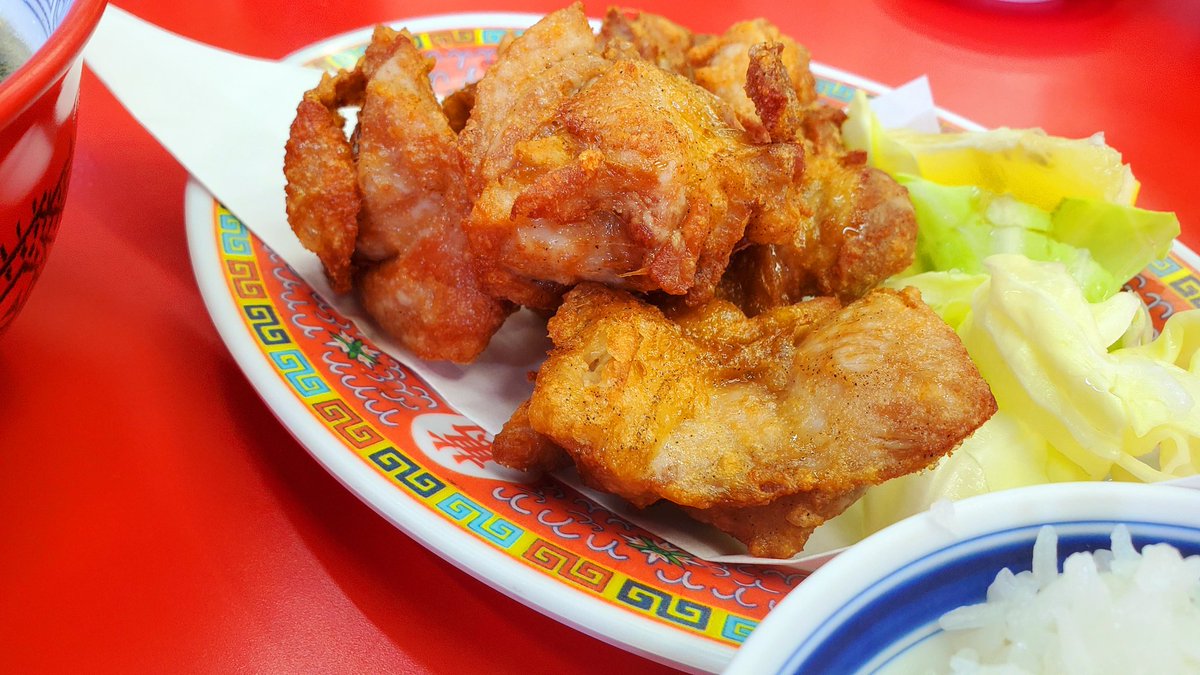 今日のお昼は長浜ラーメン🍜🐷頂きま～す🎵😋✌
ここの高菜も最高です😋辛いけどww