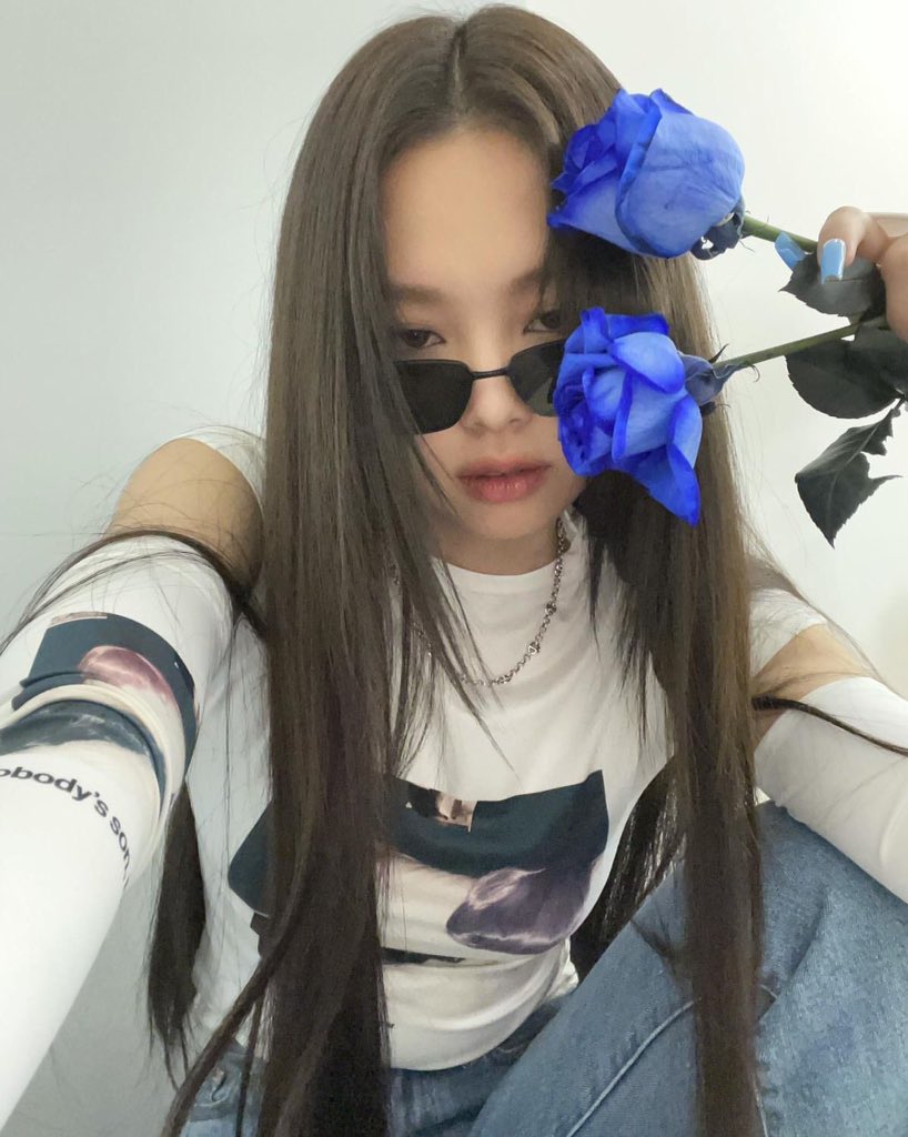 ella tweet media