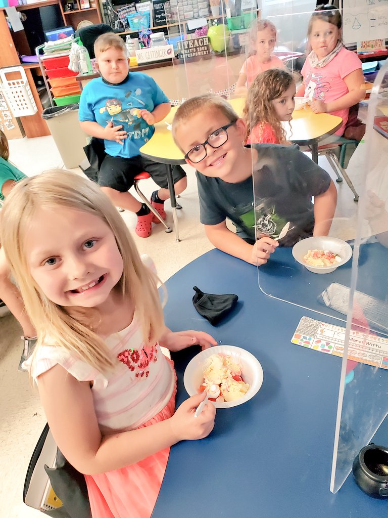 msgettinger's tweet photo. Ice cream party with ALL of kindergarten to celebrate our awesome program/ performance last week! They earned it!! #bLEADsgreen https://t.co/Rc9sDetTAd