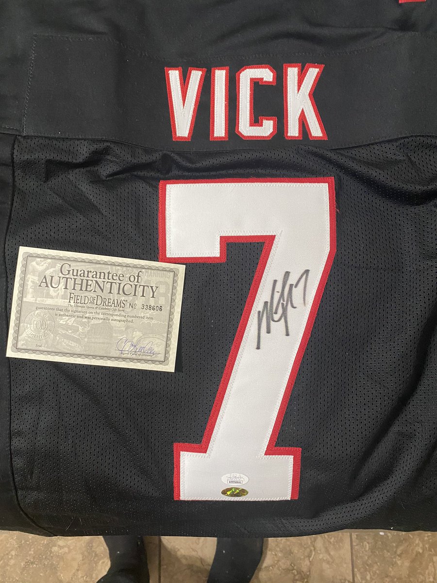 Bestgamblr's tweet photo. Auto Michael Vick Jersey giveaway + $100 giveaway to 5 people!  

Must follow: 
ME
@mattycovers 
@TrenchBets 
@FISHING4WINNERS 

Retweet/Like to be eligible 

Giveaway this Friday at 6pm ET https://t.co/CPe3xt0Rih