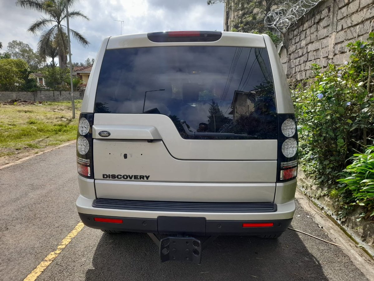 CarPlug254's tweet photo. My customer could be on your TL kindly RT like my hustle
2014 LR Discovery IV TDV6 XS
3.0L V6 Diesel
8 Speed AT
20" Alloy 5 spoke wheels
KES 5.9M
#MosesKuria #Murathe #ODMandUDA #juja #Matic #Ruto #Nyoro #Baba #GullibleKikuyus #Deepstate #WednesdayThought https://t.co/VRc0fZ6BUH