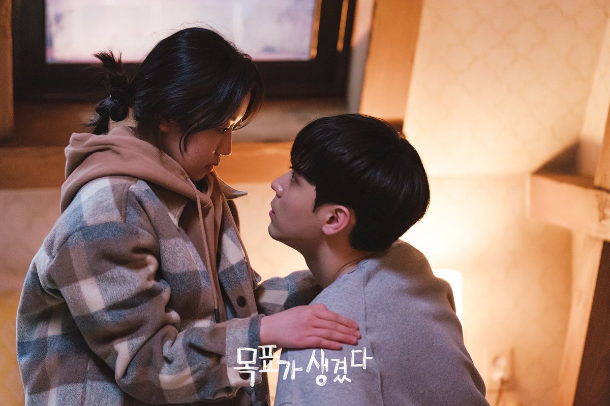 김환희❤️김도훈 간질간질 첫 입맞춤 스틸 공개! 👩🏻‍❤️‍💋‍👨🏻 1회부터 키스씬…찬성입니다🙋🏻‍♀️ 19세 소녀의 '행복 망치기...