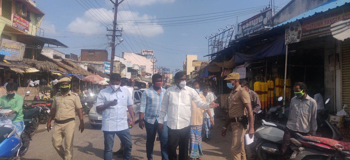 கொரோனா தொற்று மிக வேகமாகப் பரவி வரும் சூழலில் பண்ருட்டி நகரின் வணிகப் பகுதிகளுக்கு நேரில் சென்று பொது மக்கள், மற்றும் வணிகப் பெருமக்களை நேரில் சந்தித்து முகக் கவசம் அணிவதன் அவசியம் குறித்தும்,சமூக இடைவெளியை பின்பற்றக் கோரியும்,பொதுமக்களிடமும் வணிர்களிடமும் வலியுறுத்தினேன்.