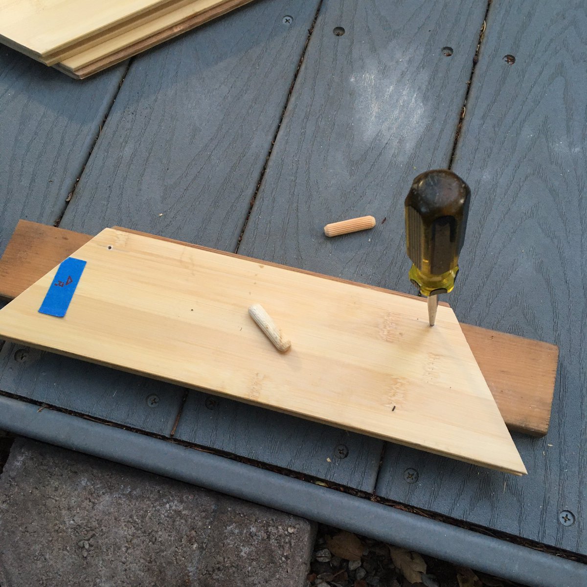 omegaCarotene's tweet image. #buildingStuff 🪚 

🌀 new shallow wall-Shelf, in progress-no.01 (9.5” on short side)

a lil’ prep-work for some drilling again, heh~  😏 
(used a 3/16 drill bit today) 
#amateurWoodwork • #repurposedMaterials