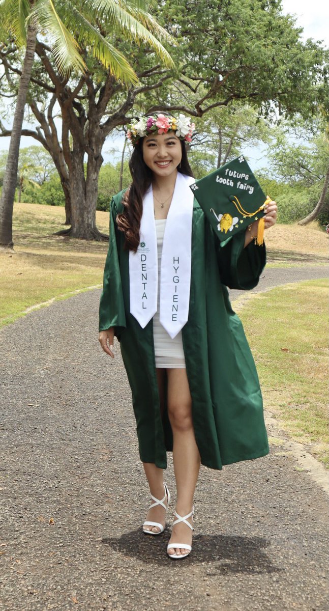 janel_okamura's tweet photo. officially a dental hygienist!! :’)🦷🧚‍♂️ https://t.co/HKE3cUPUMR