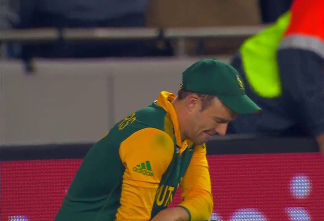 Srikanth_Tweetz's tweet photo. @OfficialCSA All hopes are shattered ๐
We want @ABdeVilliers17 in south africa jersey
#BringBackABD #AbDeVilliers https://t.co/omxShKpmui