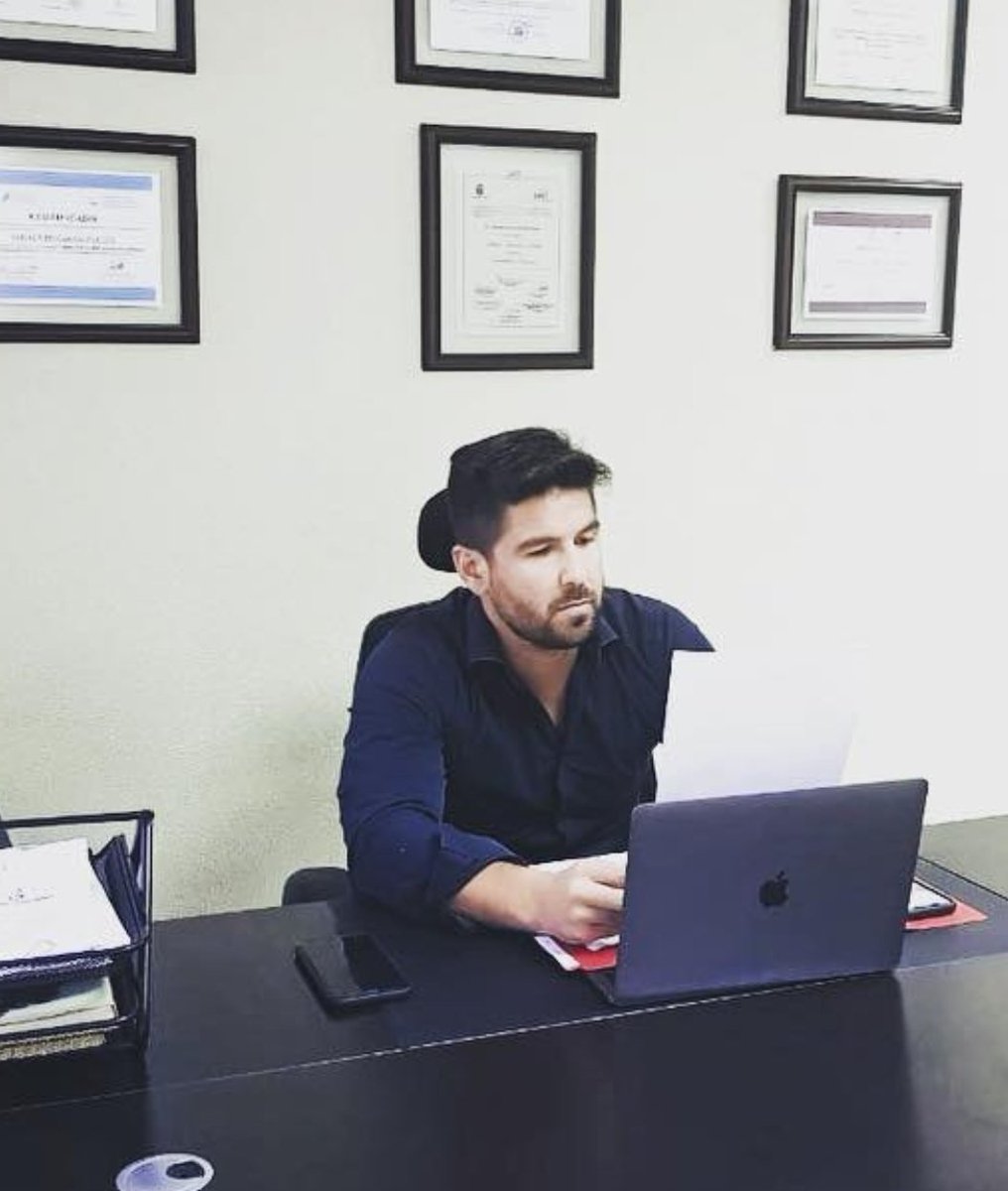 bajolalupaEC's tweet photo. ¡Volví pa pronunciarme!
Dalo Bucaram Pulley (hijo del ex pdte. #Ecuador Abdalá Bucaram) retornó al 🇪🇨 luego de ser declarado sobreseído (por delito de delincuencia organizada)
-no demandaré al Estado
-retornaré a Panamá pa estar con mi familia...alejado de la política por 10 años https://t.co/wZq3WrGMnP