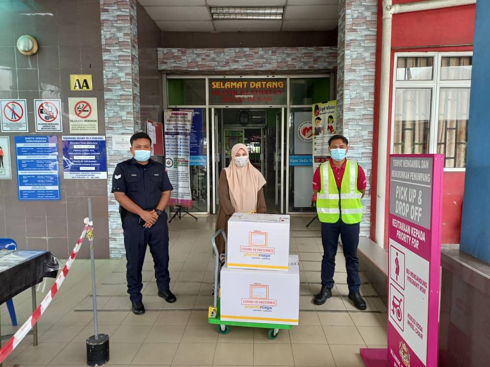 تويتر Pharmaniaga Berhad على تويتر The Sinovac Covid 19 Vaccines Successfully Delivered To Hospital Tangkak Johor Klinik Kesihatan Parit Sulong Johor Klinik Kesihatan Labis Daerah Segamat Johor Klinik