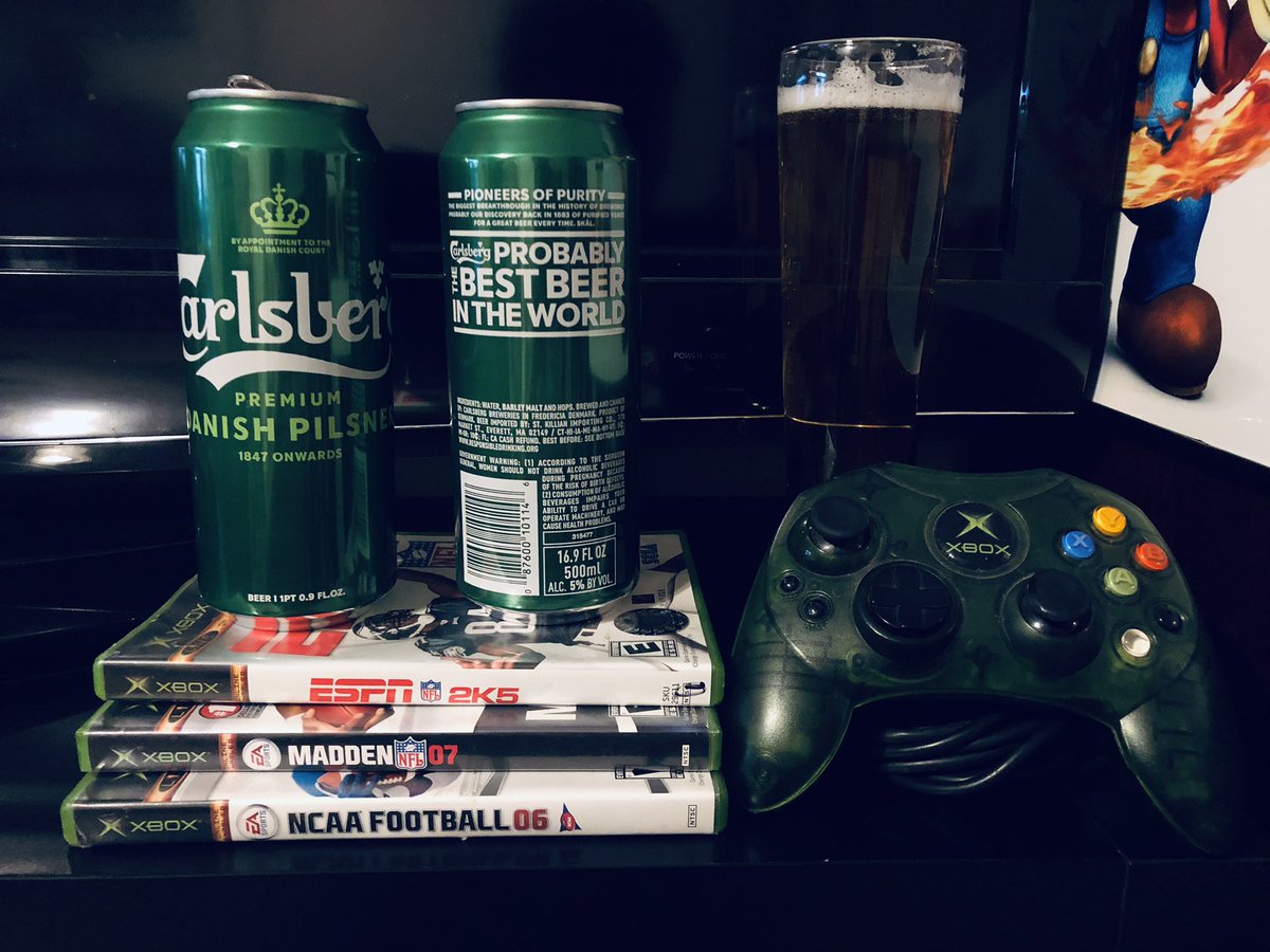 AlexPerez83's tweet photo. @ABeerAndAGame @TheWolfmanQ07 #DBPG #NOIPAMAY I decided to pair the 3 best football games since Tecmo Super Bowl with a beer I had never heard of until today: Carlsberg Premium Danish Pilsner. Itโs not bad! Crisp and smooth with a slight bitter finish. A good summer beer. https://t.co/zllsQm9XOX