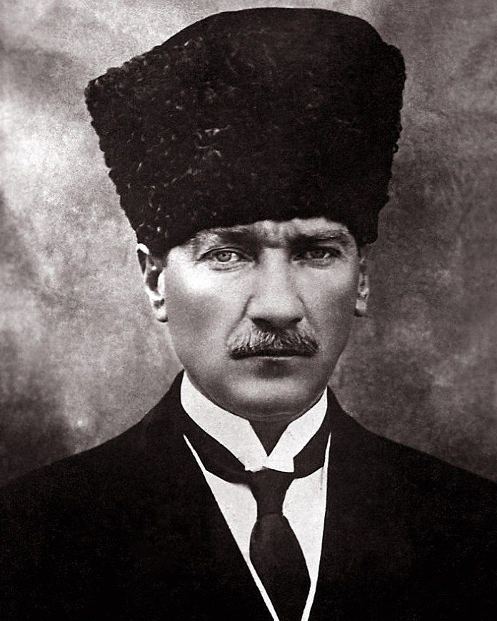 Rica ile, merhamet dilenmekle bir millet ve devletin şeref ve istikIaIi kurtarılmaz. Türk milleti, gelecek nesiller için bunu unutmamalıdır. 19 Mayıs güven, sevinç, hareket günüdür.
#19MayısGenclikveSporBayramı #atamizindeyiz