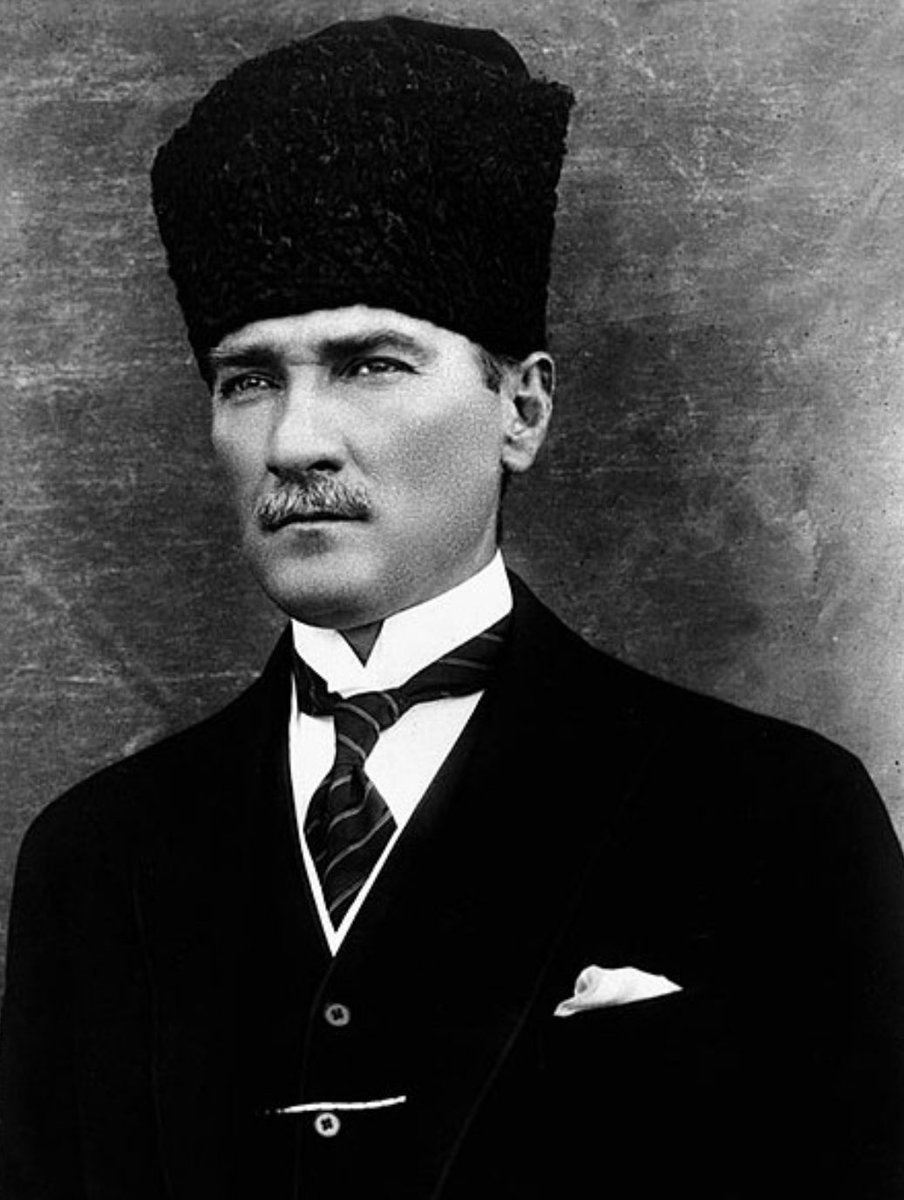 “Bir gün, istiklal ve cumhuriyeti müdafaa mecburiyetine düşersen, vazifeye atılmak için içinde bulunacağın vaziyetin imkân ve şeraitini düşünmeyeceksin.” Atatürk

19 Mayıs Atatürk'ü Anma, Gençlik ve Spor Bayramı kutlu olsun. #19Mayıs