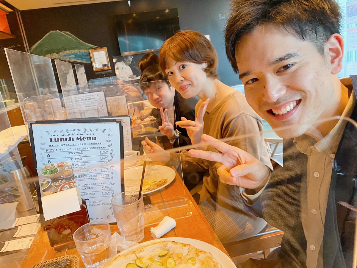 _letswarp's tweet photo. 本日は、弊社ヒトカラメディアのチームメンバーがオフサイトmtgで利用してくれました✨

オンラインmtgも今では当たり前になりつつありますが、アイディアを付箋に書き出したり、意見を直接交換したり。対面だからこそできるやりとりの大切さ、身に染みますね。

みんないい笑顔！お疲れ様です🥰 https://t.co/q5VwPt9tWl