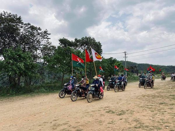 On May 19 afternoon, people from Sai Taung, #HpaKant staged the Spring Revolution motorbike marching strike in support of the Kachin Ethnic Armed Group, KIA .

#WhatsHappeningInMyanmar
#May19Coup
#MilkTeaAlliance