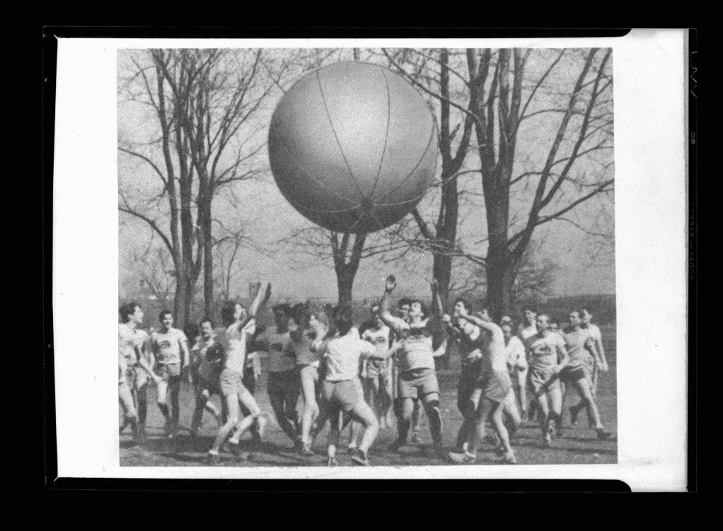 UNLarchives's tweet photo. So apparently pushball is a real thing and #huskers used to be OBSESSED with it.
(Intramural sports, 1948)
#UNL #LNK #campus #sports #games #pushball https://t.co/NYLkTJjPBj