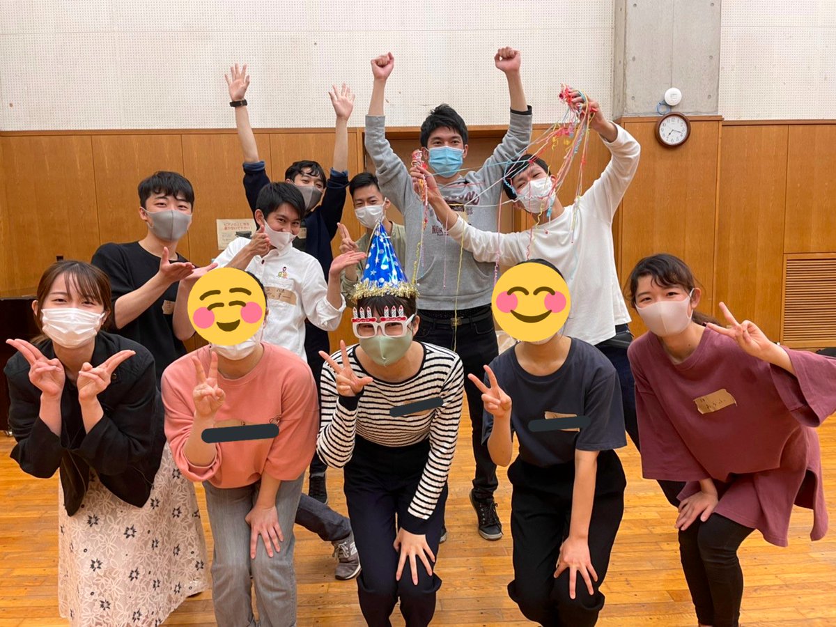 alltmubdc2023's tweet photo. 昨日は遊びにくれた新入生が誕生日だったということで、みんなでお祝いしました🎉
簡単なものでしたが、新入生も喜んでくれていました☺️

先輩たちに誕生日を伝えてくれたら、みんなも祝ってもらてるか…も…？🤔

みなさん今後もお待ちしております❗️

#競技ダンス部
#東京都立大学 https://t.co/JjdjTekPU2