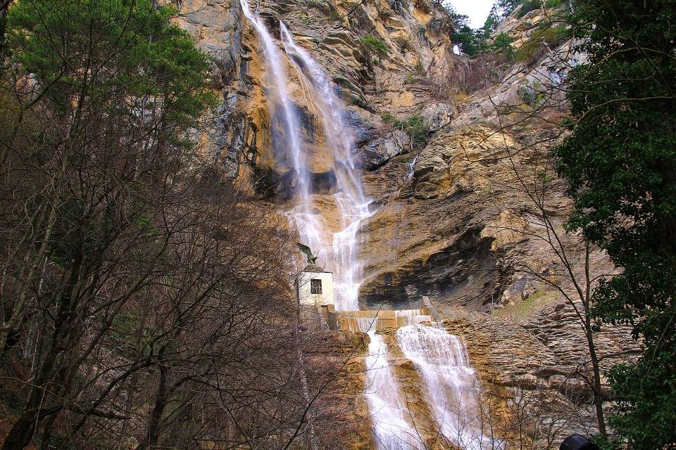 HotelLeopol's tweet photo. Учан-Су — самый высокий водопа�� в Крыму

Учан-Су – самый высокий водопад не только Крыма, но и Европы. Общая высота двух его террас – 95,5 м – вдвое превышает высоту Ниагары.  Название природной достопримечательности переводится с языка крымских татар… https://t.co/hplFDJZaNH https://t.co/XfnRabBaXi