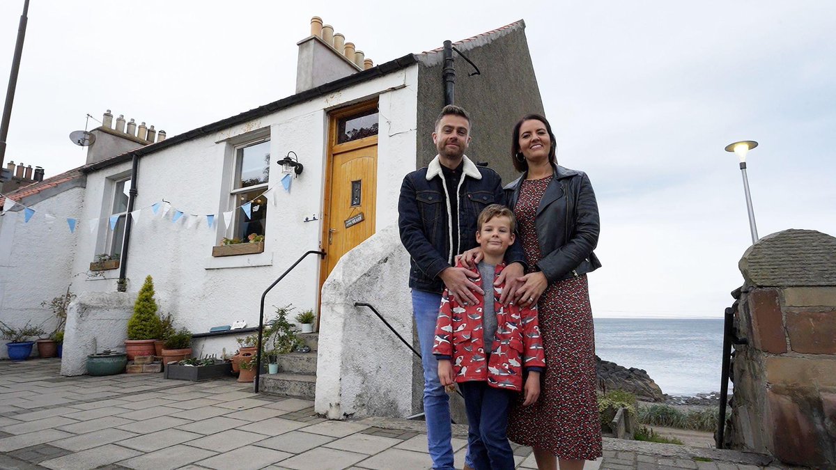 The day has finally arrived! I’ll be cringing into a pillow watching these three poke about my house on @scotlandshomeo1 on @BBCScotland 8pm! #shoty @katelavie @annahab69 @MichaelAngusMA