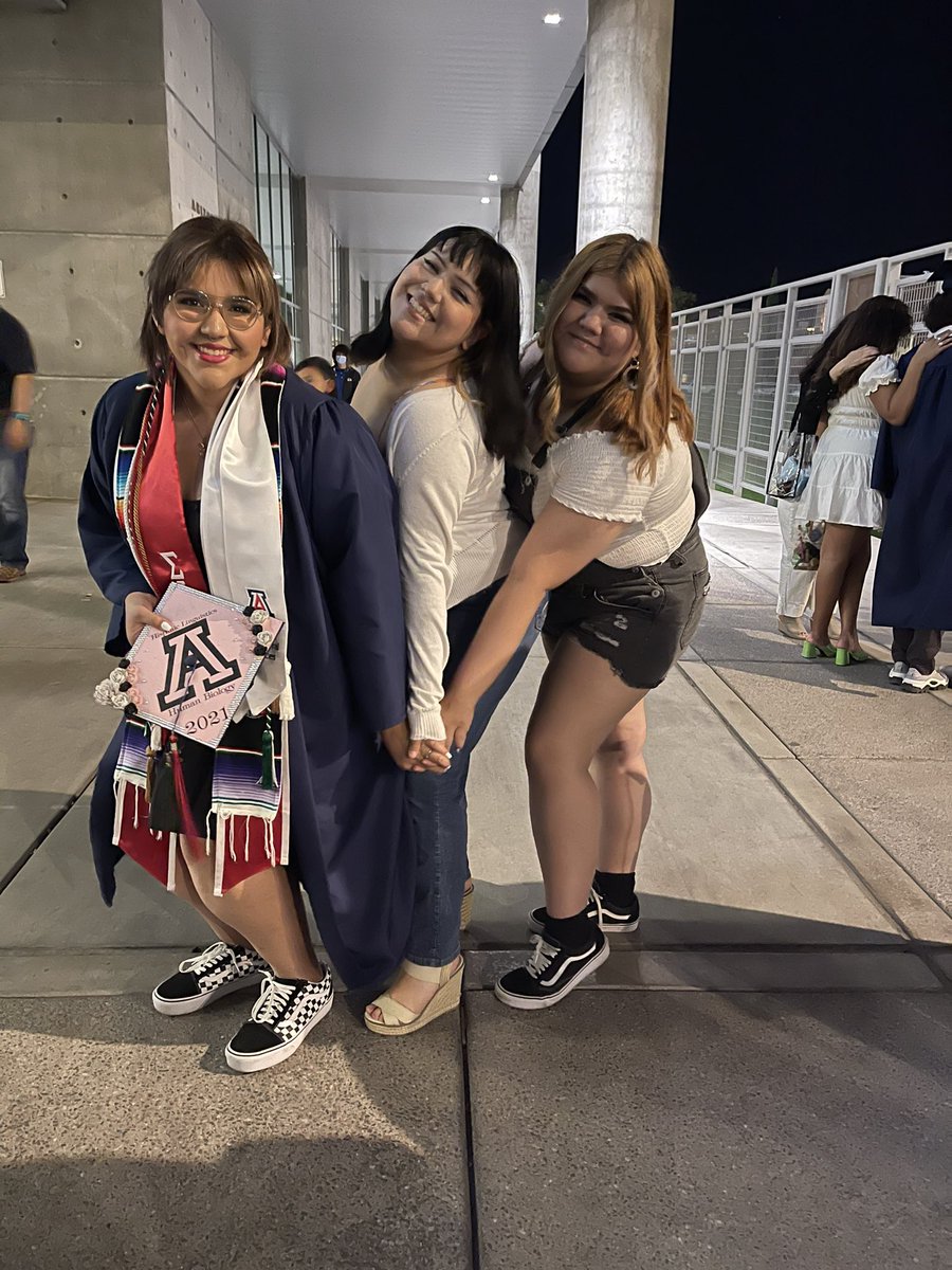 alexxlovessaxes's tweet photo. Outta here #sbsgrad #Uarizona2021 #yumababy https://t.co/eSF4LrW6RI