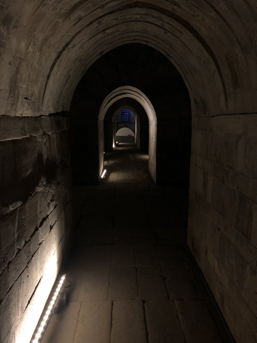 AntiokhosE's tweet image. Spotted a ‘Han grave’ on my map. No photos, behind a school in Dingzhou. Worth a look, expectations low.

Behind low slung temple, a tumulus. Beneath, a tunnel. At end: an immaculately preserved, 2000 year old tomb of a noble, writing still gleaming from the bricks. Breathtaking.