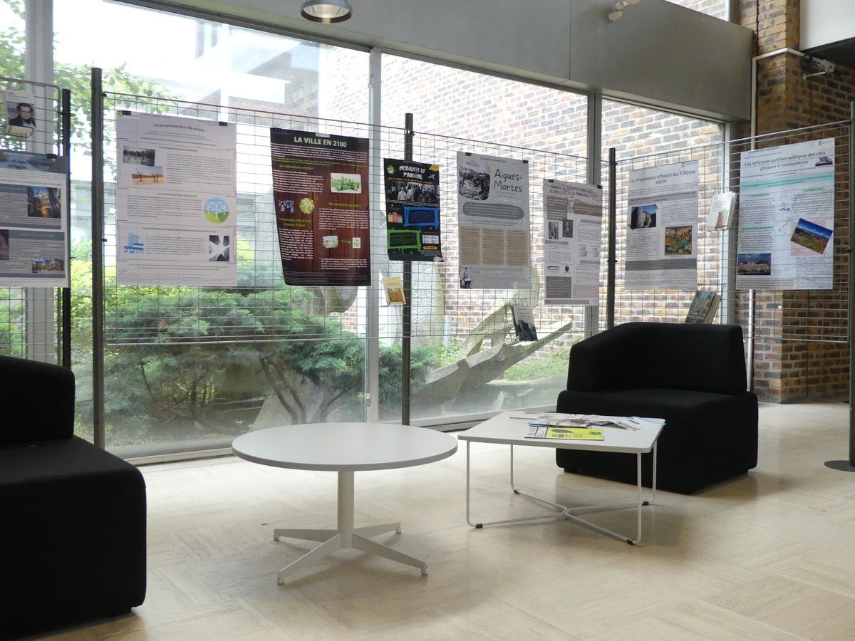 bu_cyu's tweet photo. Venez découvrir les affiches réalisées par les étudiants de 2e et 3e années de Lettres et Histoire-Géographie, dans le cadre d'une formation aux compétences informationnelles, exposées à la #BUCerclades. A #CYBU, on adore valoriser le travail de nos étudiants. Bravo à eux💪 https://t.co/EFPIql7YfF
