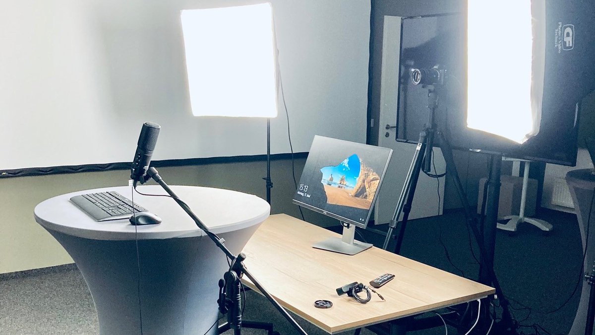 Gleich geht's los: unsere digitale Anwenderkonferenz 2021. Die Technik steht schon mal bereit 😃

Wir freuen uns auf alle, die mit dabei sind!
👉 easysoft-anwenderkonferenz.de

#AWK2021 #Anwenderkonferenz #easySoftAWK