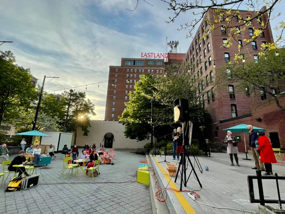 Big #StonecoastMFA gratitude to all who came out to celebrate poetry on Monday! Thanks to our community partners, <a href="/CongressSquare/">Congress Square Park</a> and <a href="/CascoBay/">Friends of Casco Bay</a>, and our poets: @CateMarvin, @MihkuPaul, Samaa Abdurraqib, and Ben Boegehold. Stay tuned for our community poem, coming soon!