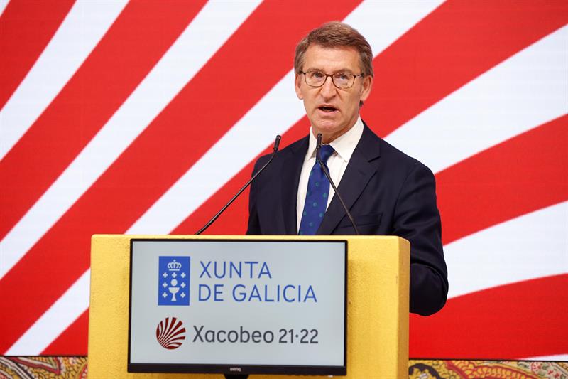 NunezFeijoo's tweet photo. Ni @fitur_madrid es una feria cualquiera ni este es un año cualquiera. Galicia llega al #Xacobeo2122 preparada para ser protagonista como destino seguro y de calidad

Vivimos en el mejor lugar del mundo y el mundo tiene que saberlo. Os esperamos con los brazos abiertos #FITUR2021 https://t.co/8iBtm5GjYq