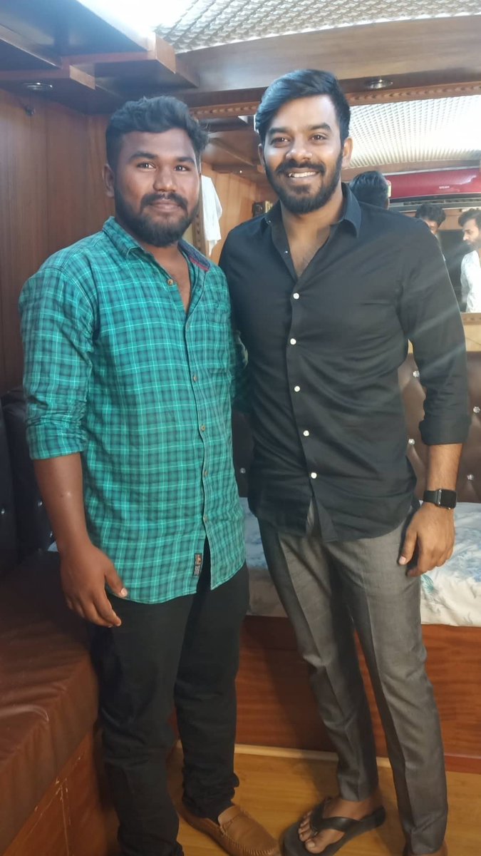 Sudheer_hrtthrb's tweet photo. Fan moment ❤
@sudheeranand #HBDSudigaliSudheer #SudigaliSudheer https://t.co/3i4w2PJWie