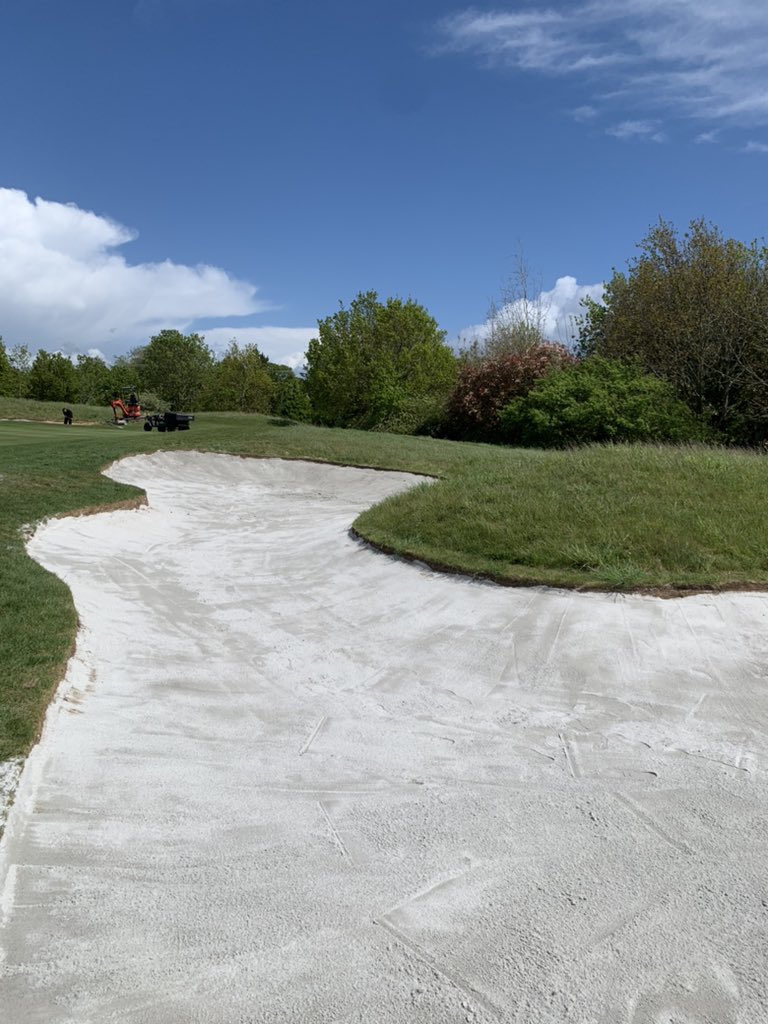93cripps's tweet photo. Making a start to the bunkers on the 1st and 2nd green side this week here @camshallgolf! Removing of all old sand and replacing with new China clay.   top effort from the team again 🙌👍 @varlow40 @SlavchevSteve https://t.co/sh4Dw0x5HB
