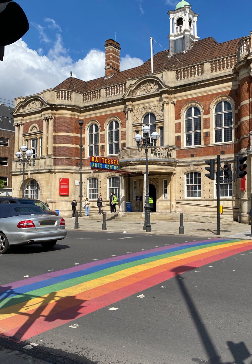 ทางม้าลายในลอนดอนเป็นแบบนี้หลายที่เลย