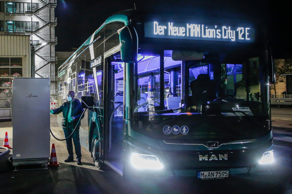 24 hours in service ✔️

No intermediate charging ✔️

550.8 kilometre range ✔️

This is the impressive result of a MAN e-bus trial that was carried out on 18 May in Munich under real-world conditions. #MANLionsCityE #emobility 
Read more: go.man/Aq85YycE