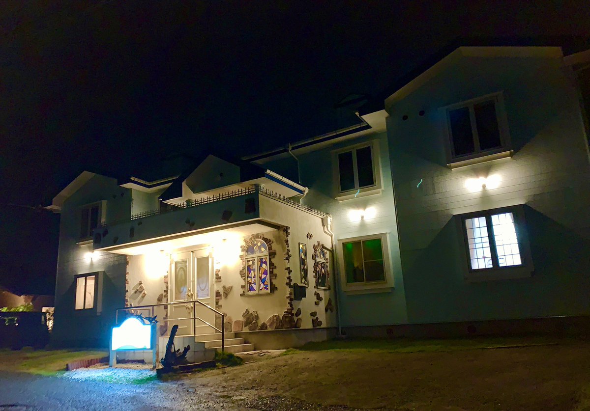 暇なので外灯を一新しました

が、とても明るいので冬まで眠ってもらいます

（当館は山の中にあるので虫が寄ってくるのです）