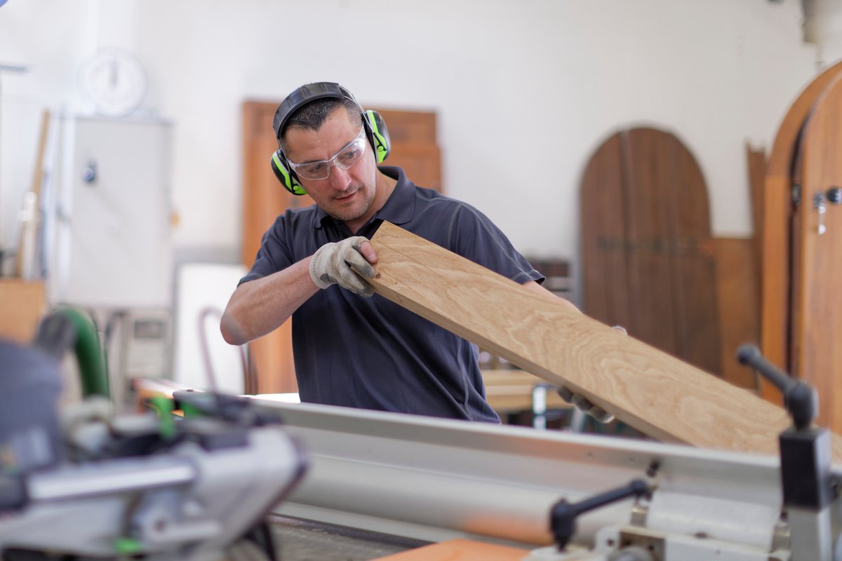 CWGC's tweet photo. We’re pleased to announce that our award-winning visitor centre in France – The CWGC Experience – has today reopened its doors to the public. Find out about the opening hours & how you can book a guided tour to see craftsmen at work, here: https://t.co/FTbXjcxykI #CWGCexperience https://t.co/EF5PVSKuvZ