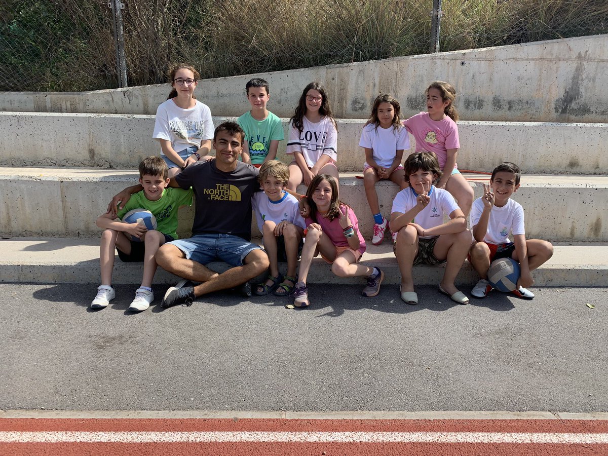GarbiPereVerges's tweet photo. #GoEsplugues El proper 1 de juny a les 18:30h tindrà lloc, a través de la plataforma Zoom, la reunió informativa per a les famílies del Casal i Campus Esportius d’Estiu d’enguany. Us hi esperem! https://t.co/zyKn0PQPoN