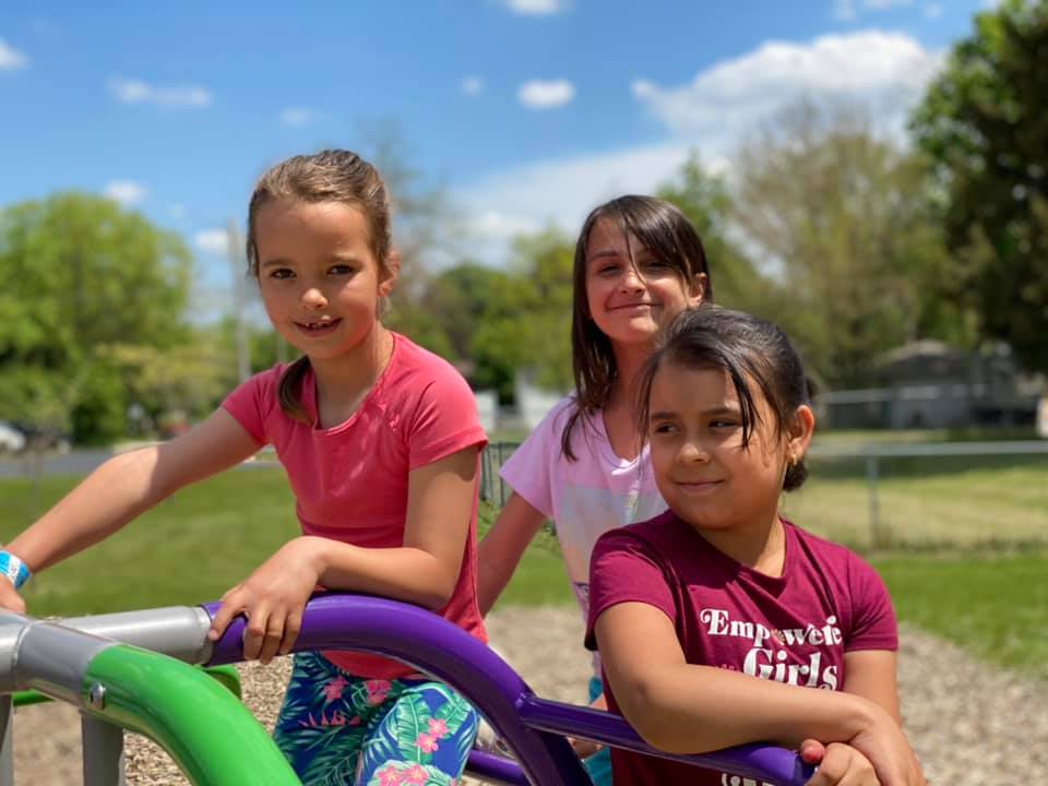oconschools's tweet photo. Our Park Lawn Elementary School students are enjoying the warm weather on the playground!  #OconPride #ShineOnOcon https://t.co/TgIEXeKYpL