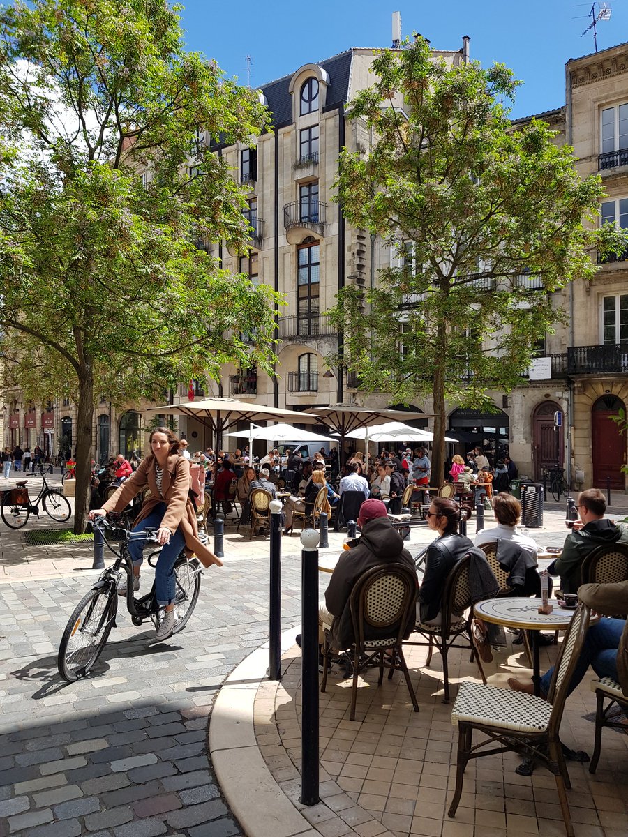 clodius_maximus's tweet photo. Le jour de la libération, on n'est plus en guerre 😁🌞🍻🍽

#Bordeaux #bordeauxmaville #France #Deconfinement #tousenterrasse @SO_Bordeaux @LCI @BFMTV @TF1LeJT @le_Parisien @F3Aquitaine https://t.co/GBsL1nHkWu
