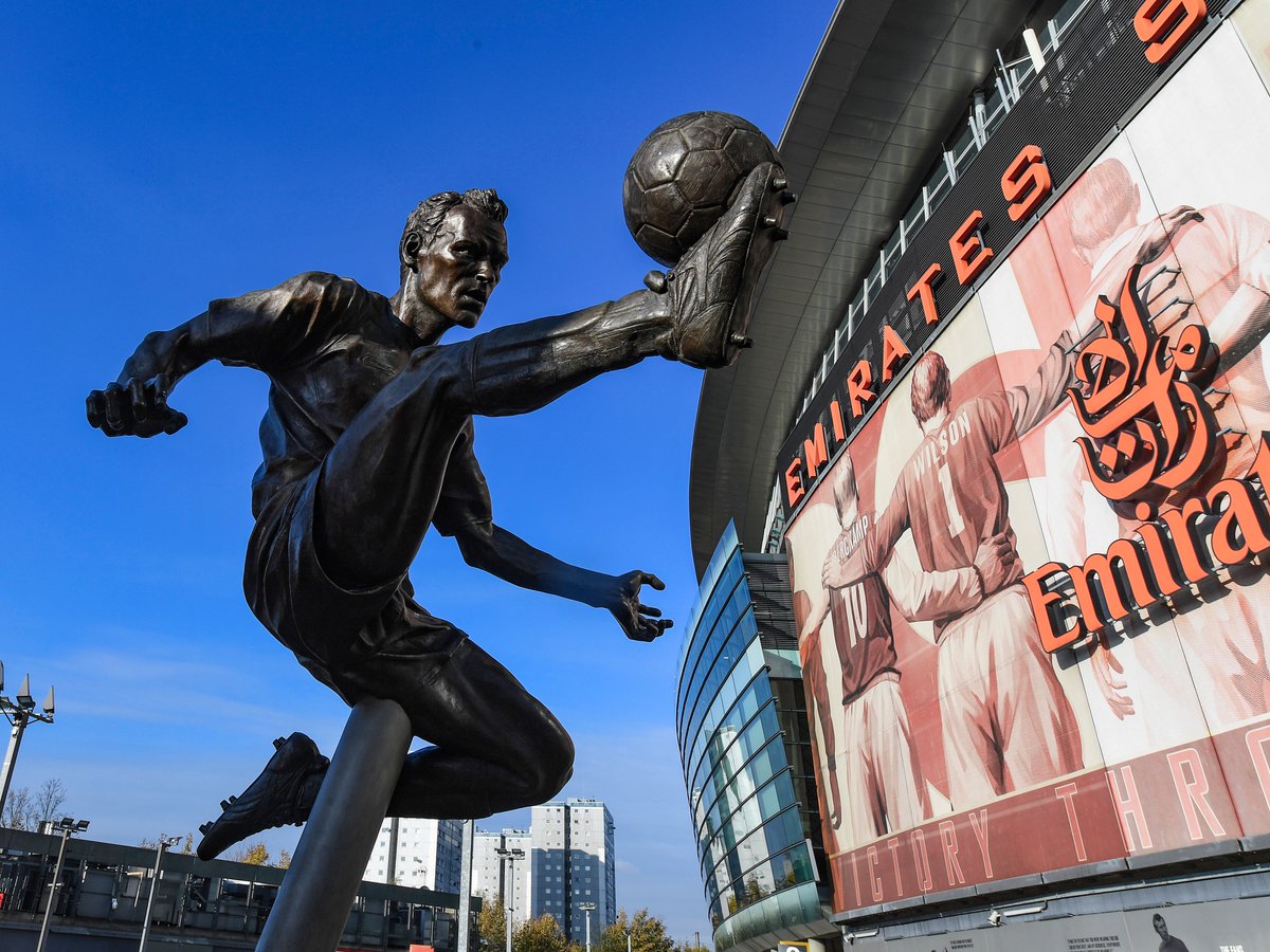 brfootball's tweet photo. 315 Premier League appearances
87 goals
94 assists
3 titles

Dennis Bergkamp joins teammate Thierry Henry in the Premier League Hall of Fame 🏆 https://t.co/s2VTZug4xl