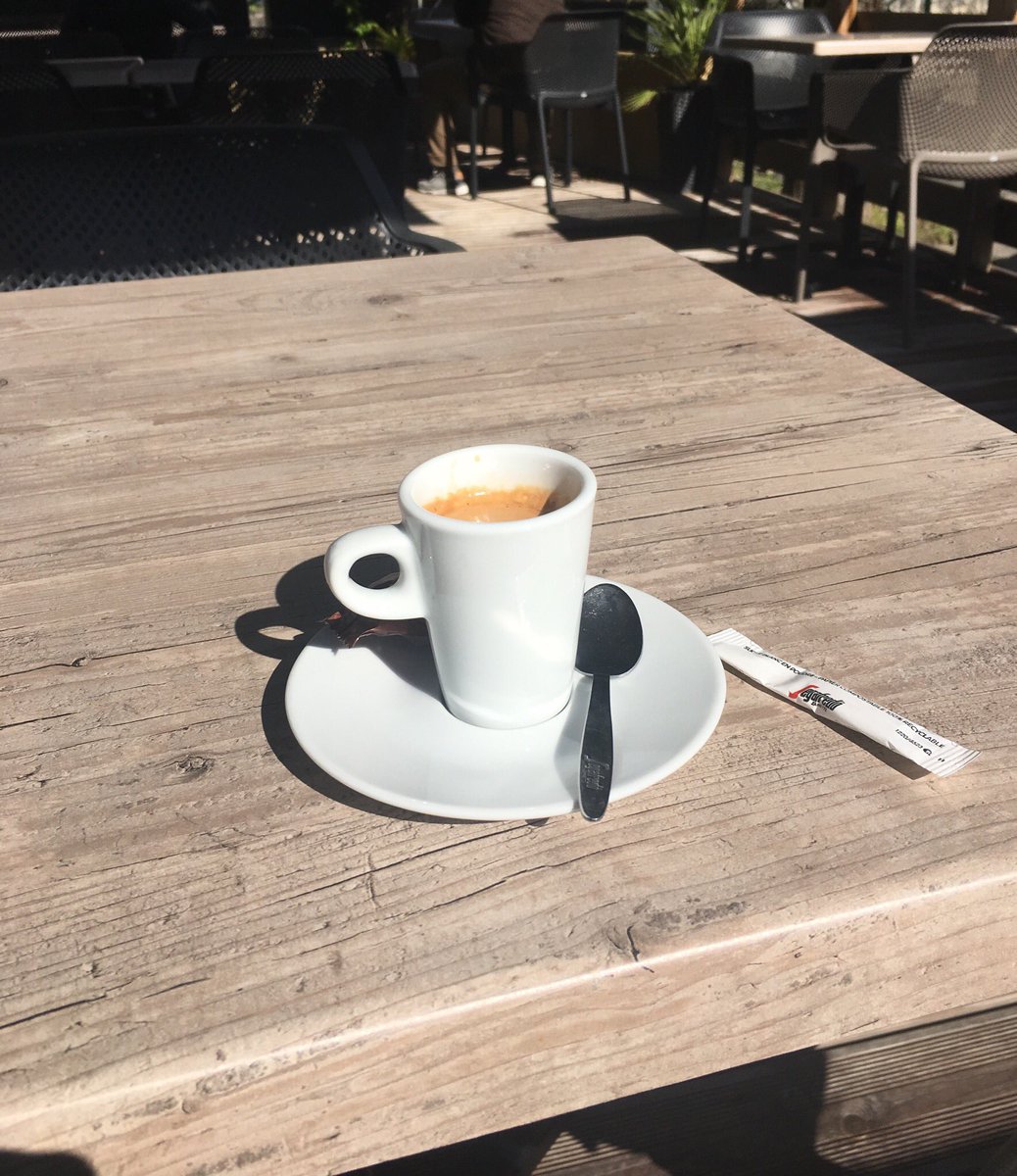 1er café en terrasse 😊☀️